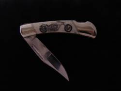 Scrimshaw Large Folding Knife